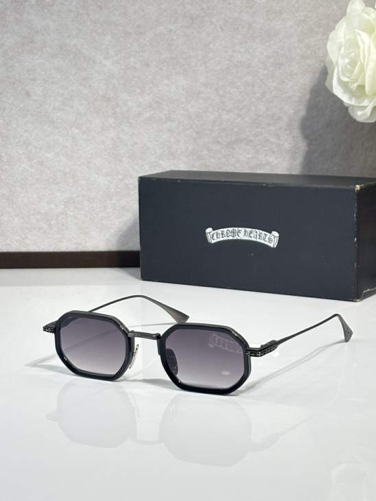 Picture of Chrome Hearts Sunglasses _SKUfw77318310fw